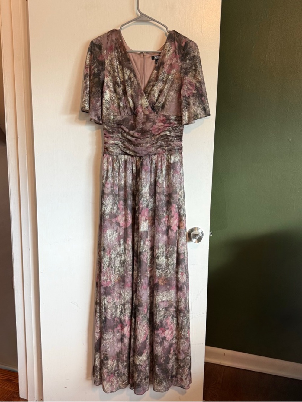 SLNY Fashions V-Neck Short Sleeve A Line Metallic floral print Gown size 6